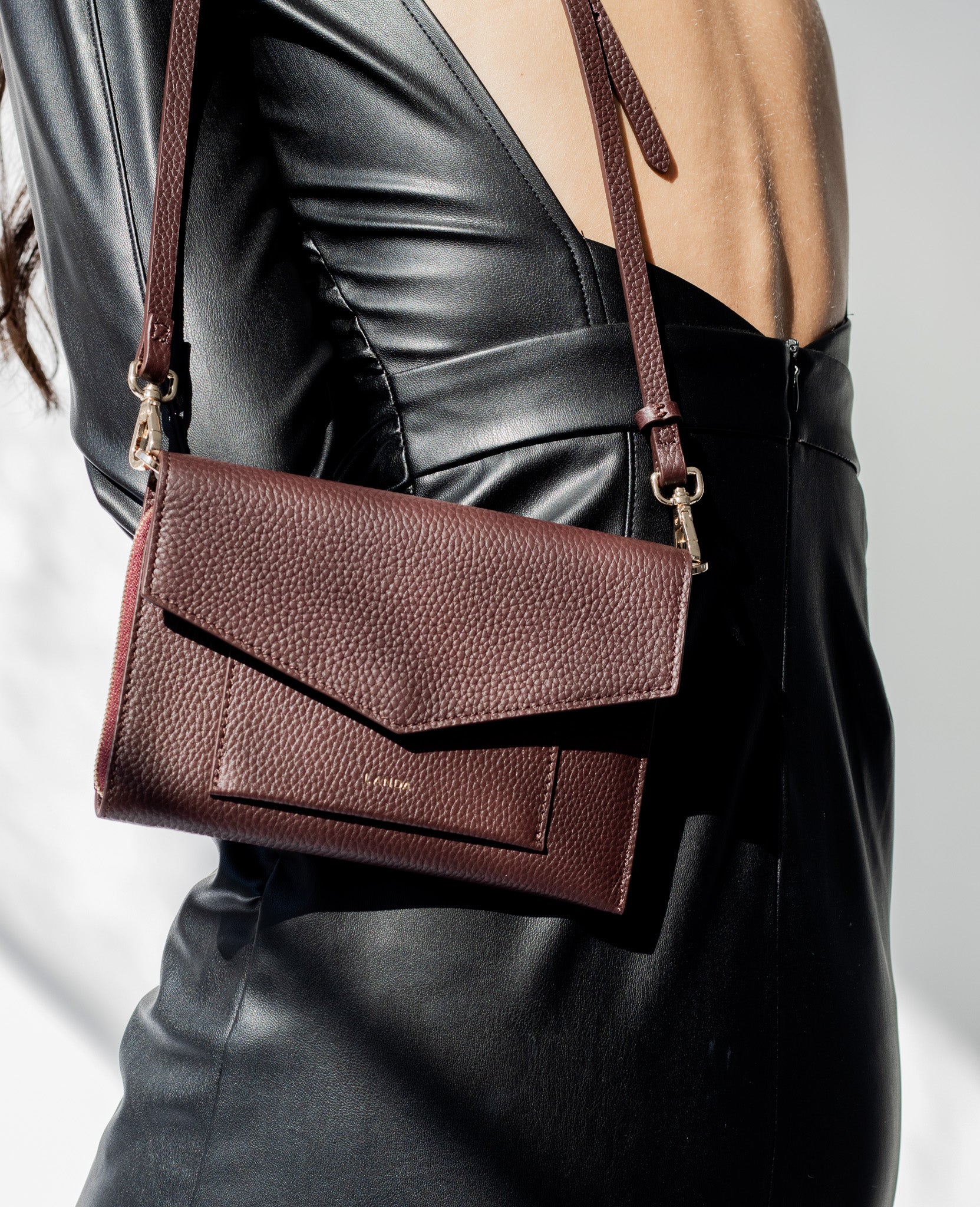 ALISO Structured Phone Bag Burgundy