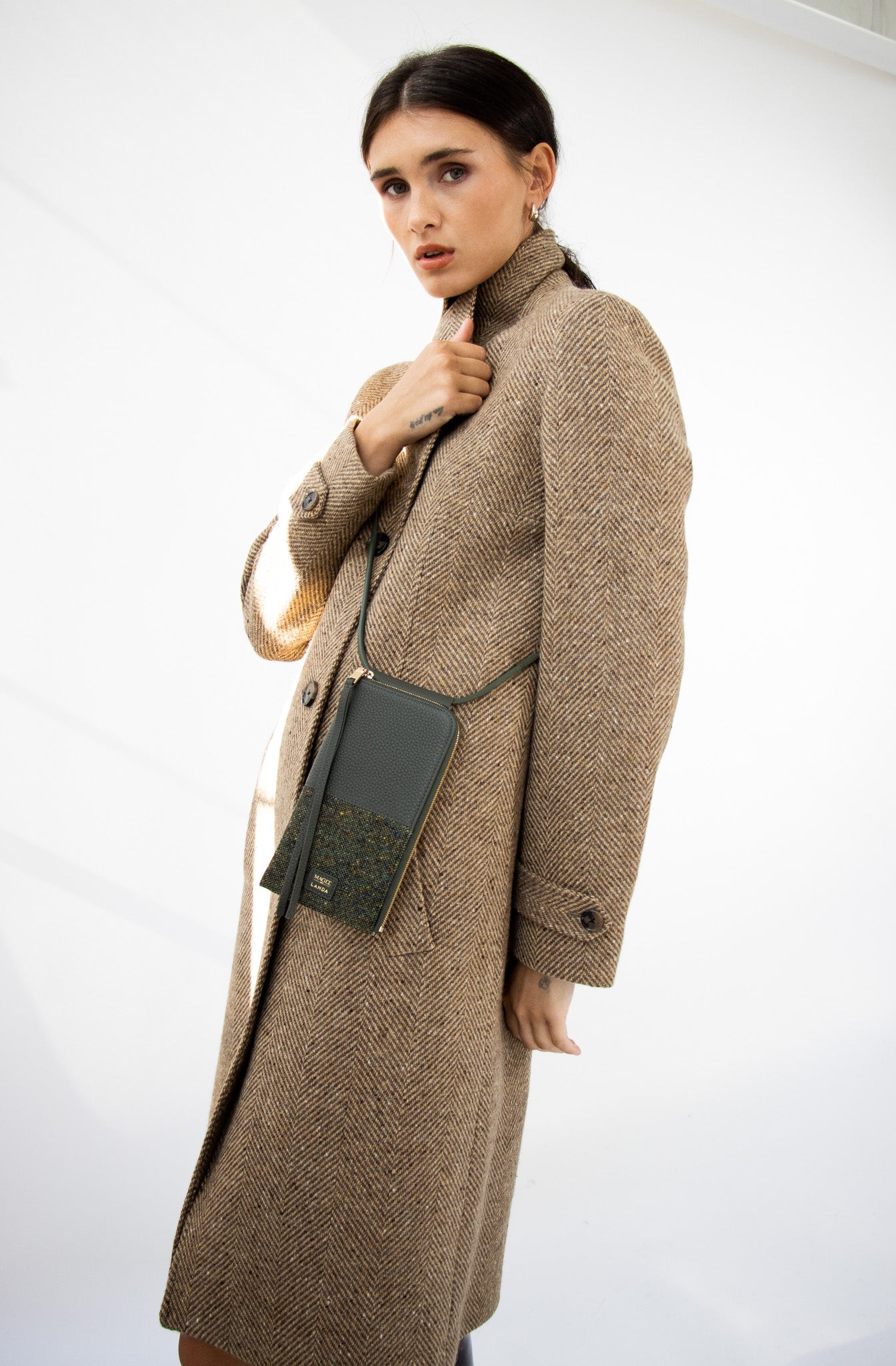 MOYE Leather & Tweed Phone Bag Dark Green – LANDA x Magee 1866
