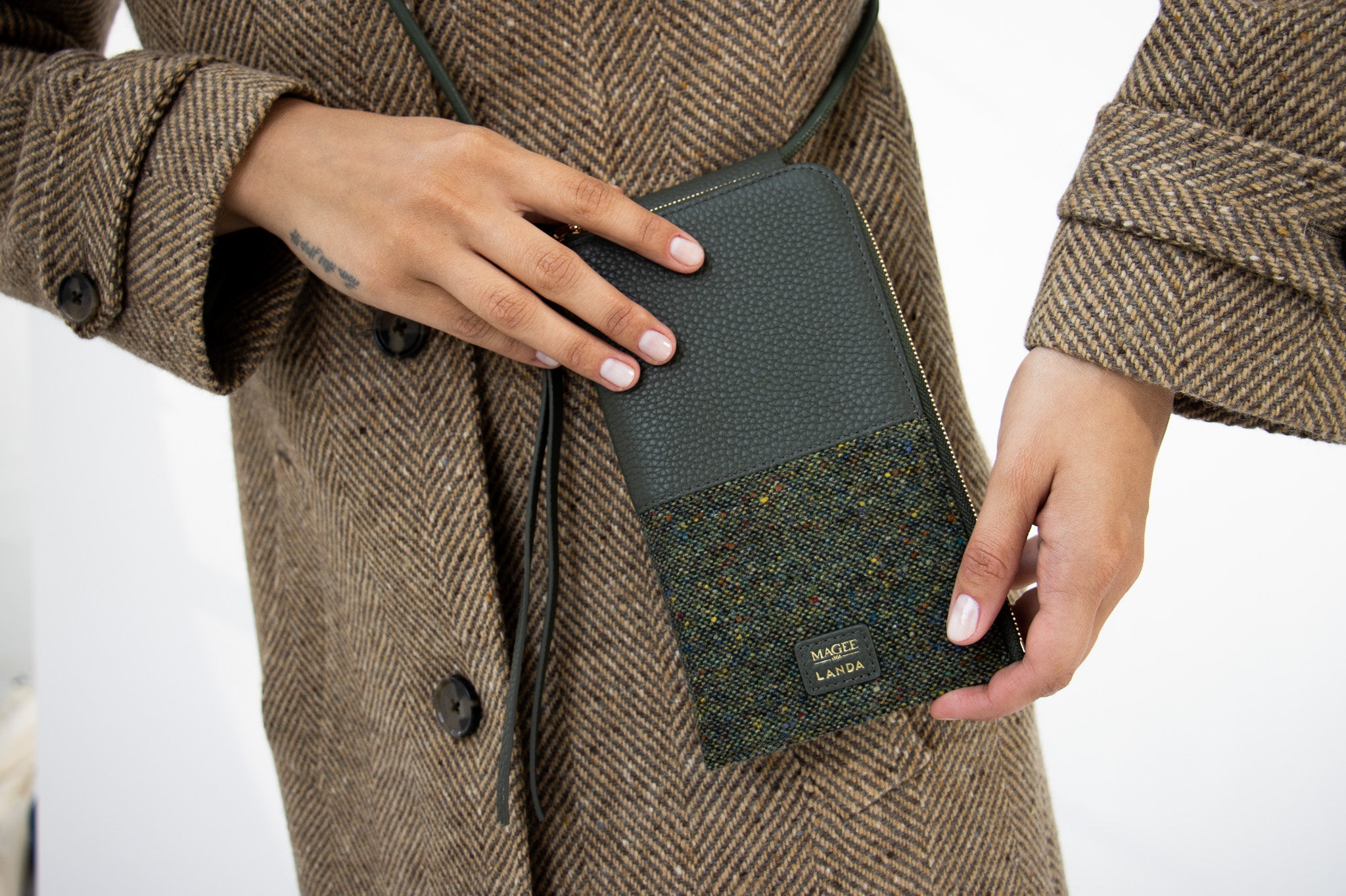 MOYE Leather & Tweed Phone Bag Dark Green – LANDA x Magee 1866
