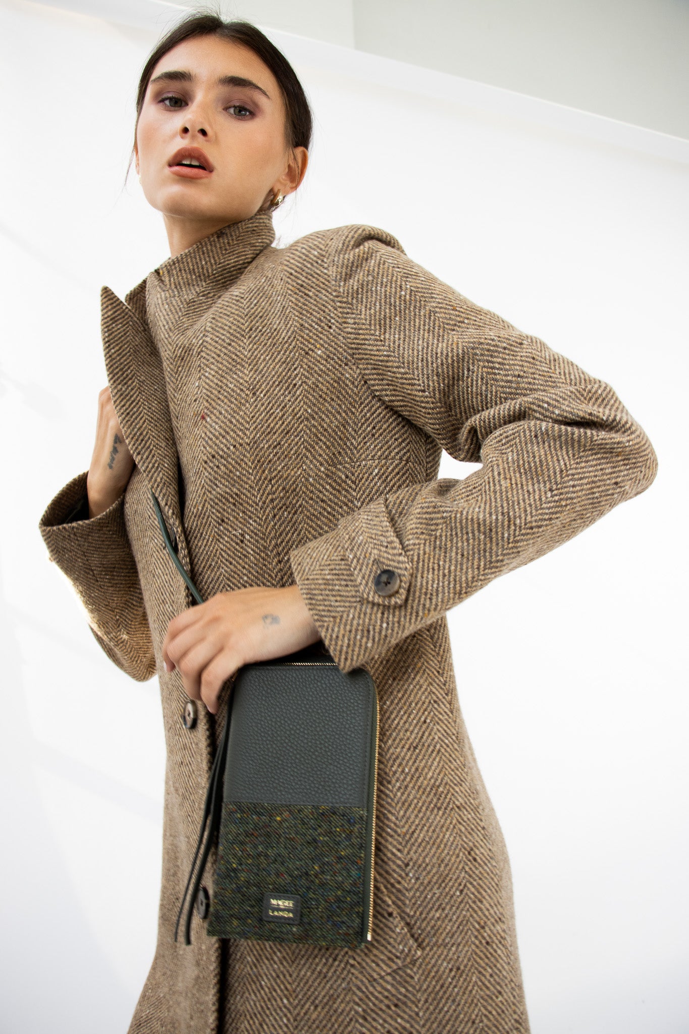 MOYE Leather & Tweed Phone Bag Dark Green – LANDA x Magee 1866