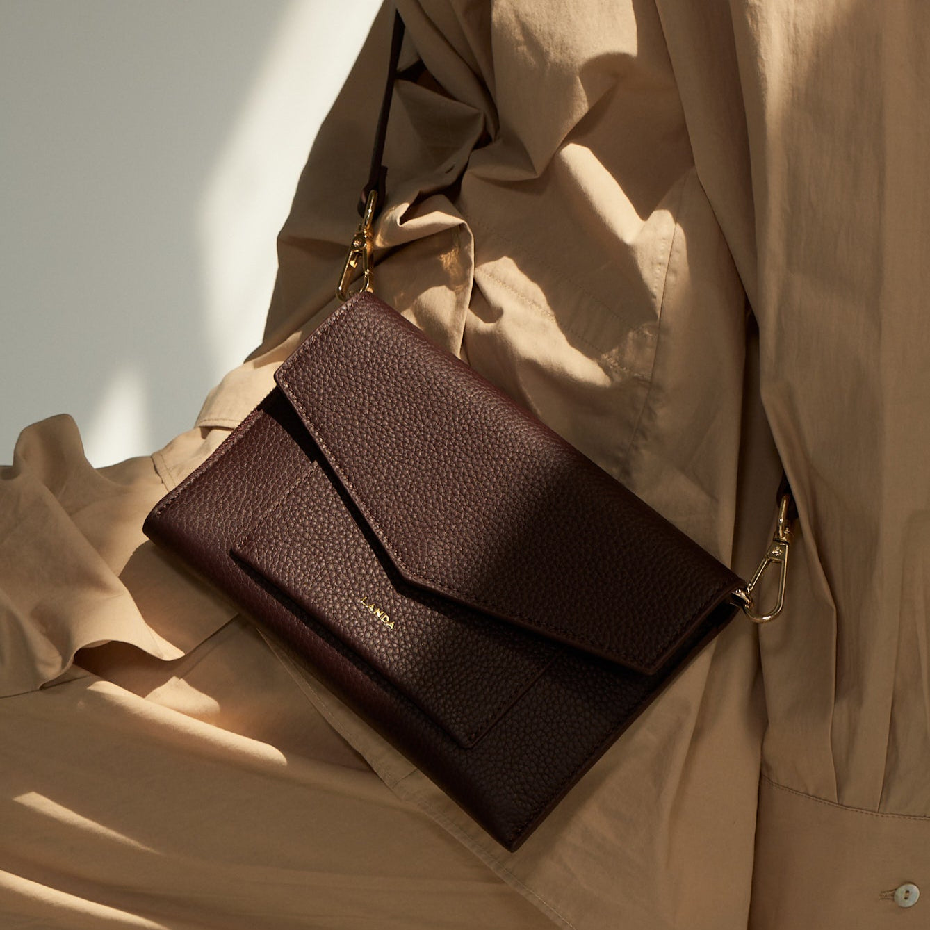 ALISO Structured Phone Bag Burgundy