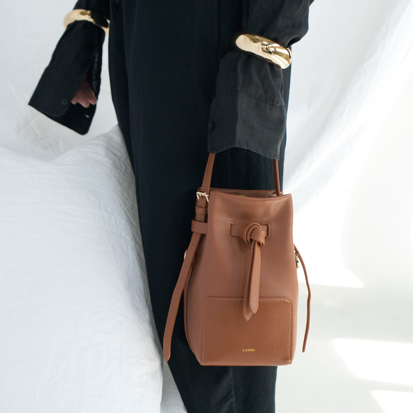 BAOBAB Bucket Bag Tan
