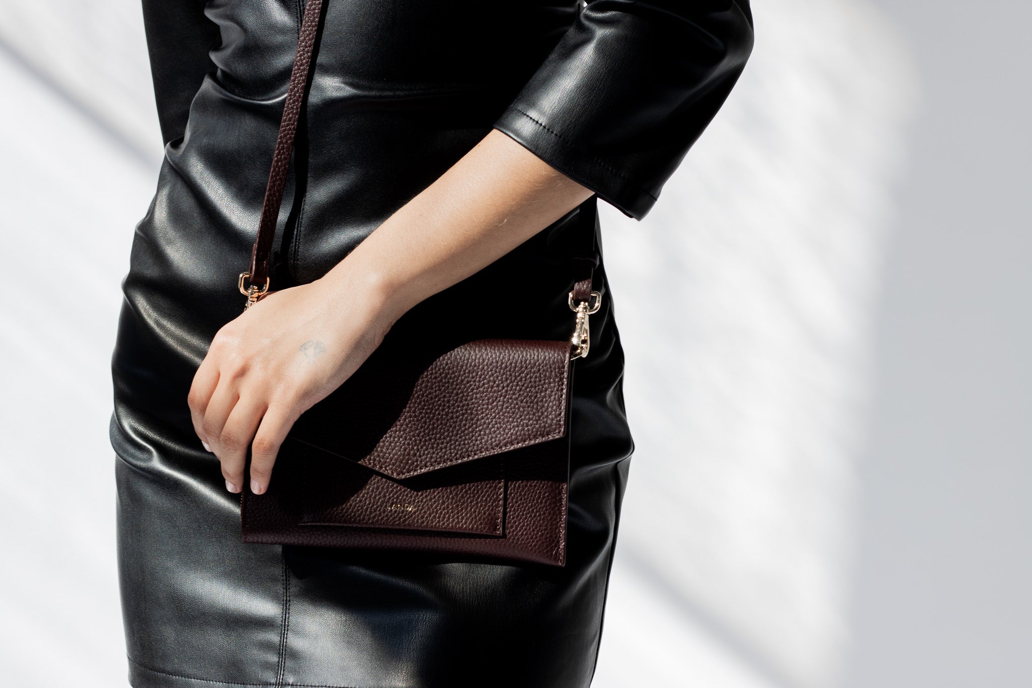 ALISO Structured Phone Bag Burgundy